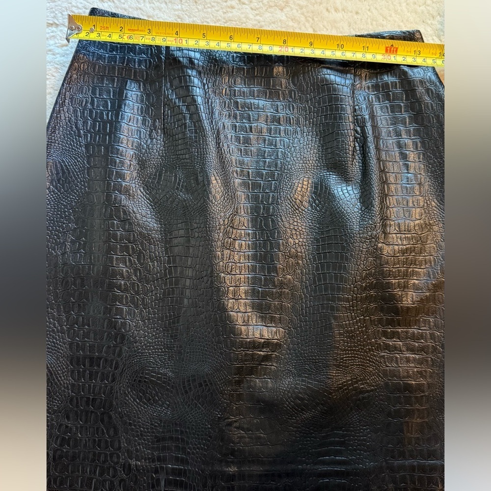 Dynamite Black Crocodile-Embossed faux mini Skirt - Picture 8 of 8